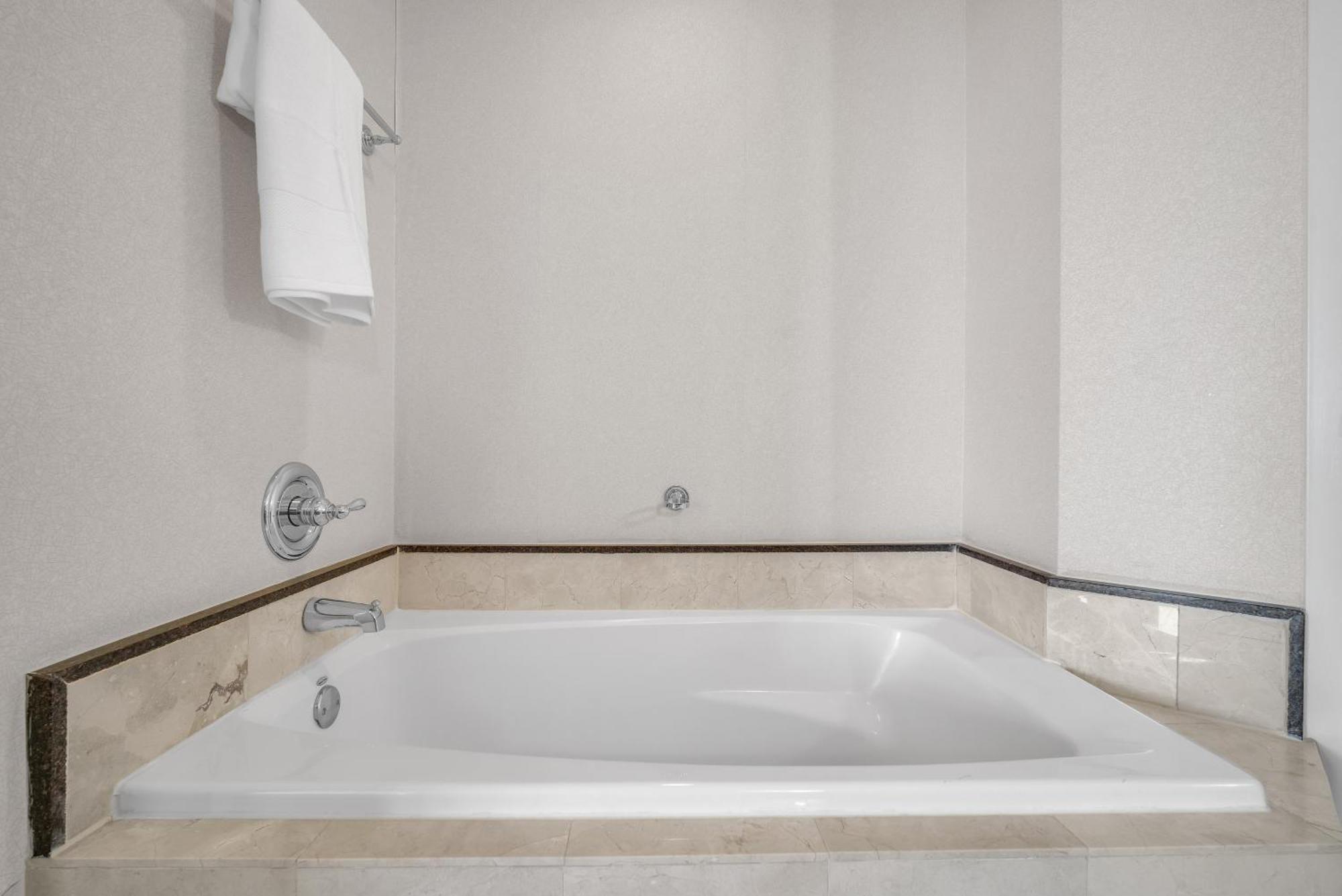 Trump Intl 2 Bedroom Apartment 1600 Sqf Ocean Front Miami Beach Dış mekan fotoğraf