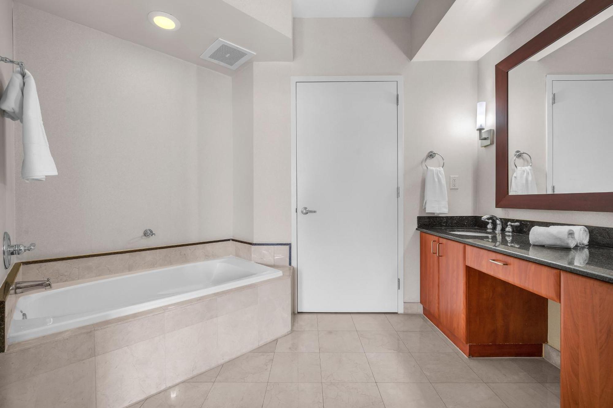 Trump Intl 2 Bedroom Apartment 1600 Sqf Ocean Front Miami Beach Dış mekan fotoğraf